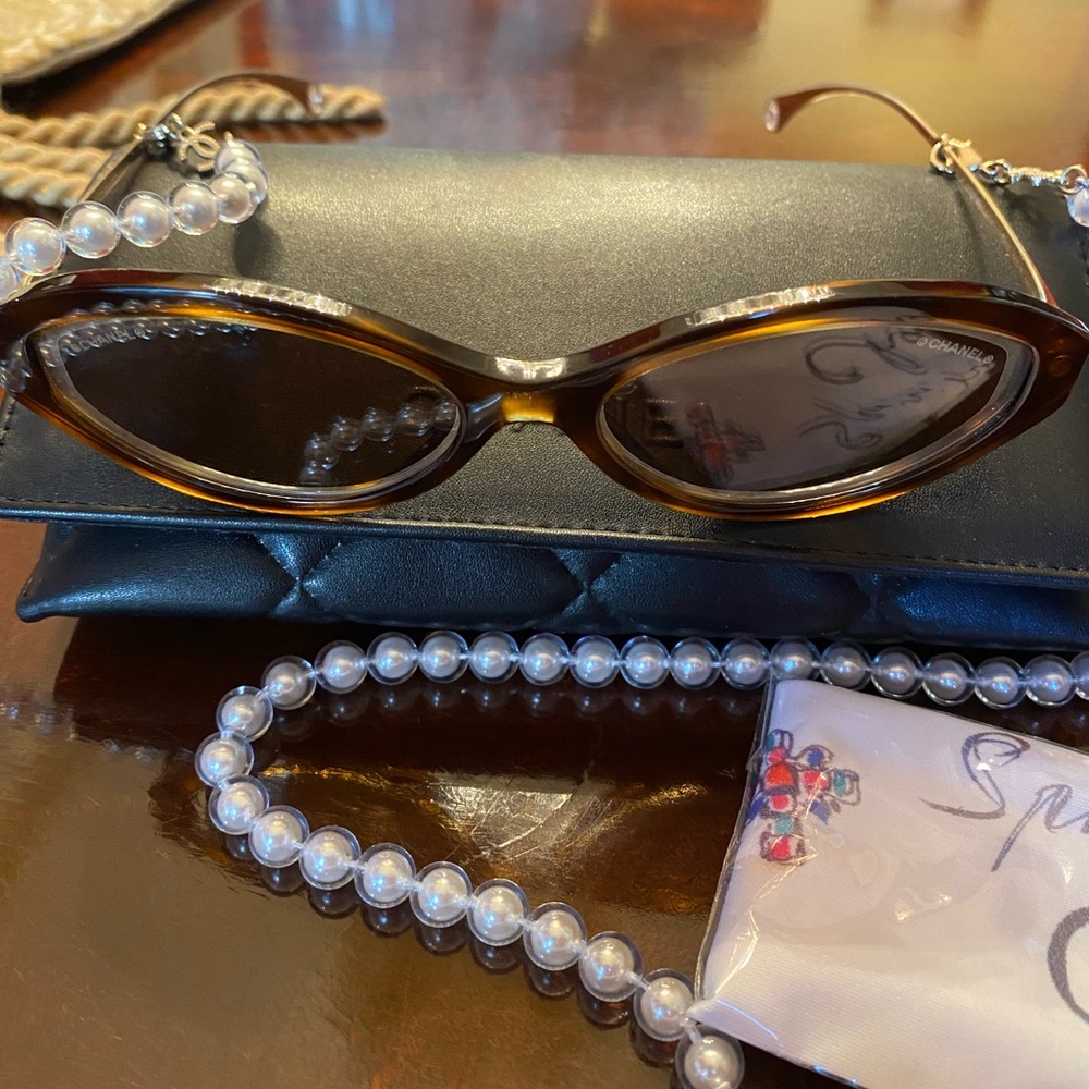 Chanel sunglasses w/ Pearl chain